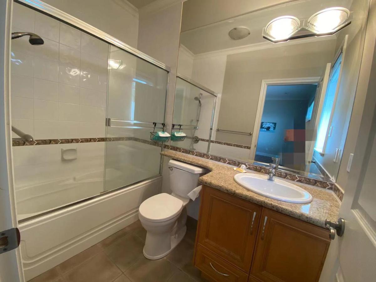 Lucky Room, A Comfortable Bedroom With Private Bathroom Close To Yvr Richmond Eksteriør billede